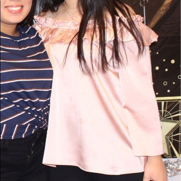 Forever 21 Silky Pink Off Shoulder Classy Femme Girly Top Ruffled Blouse - Picture 3 of 6